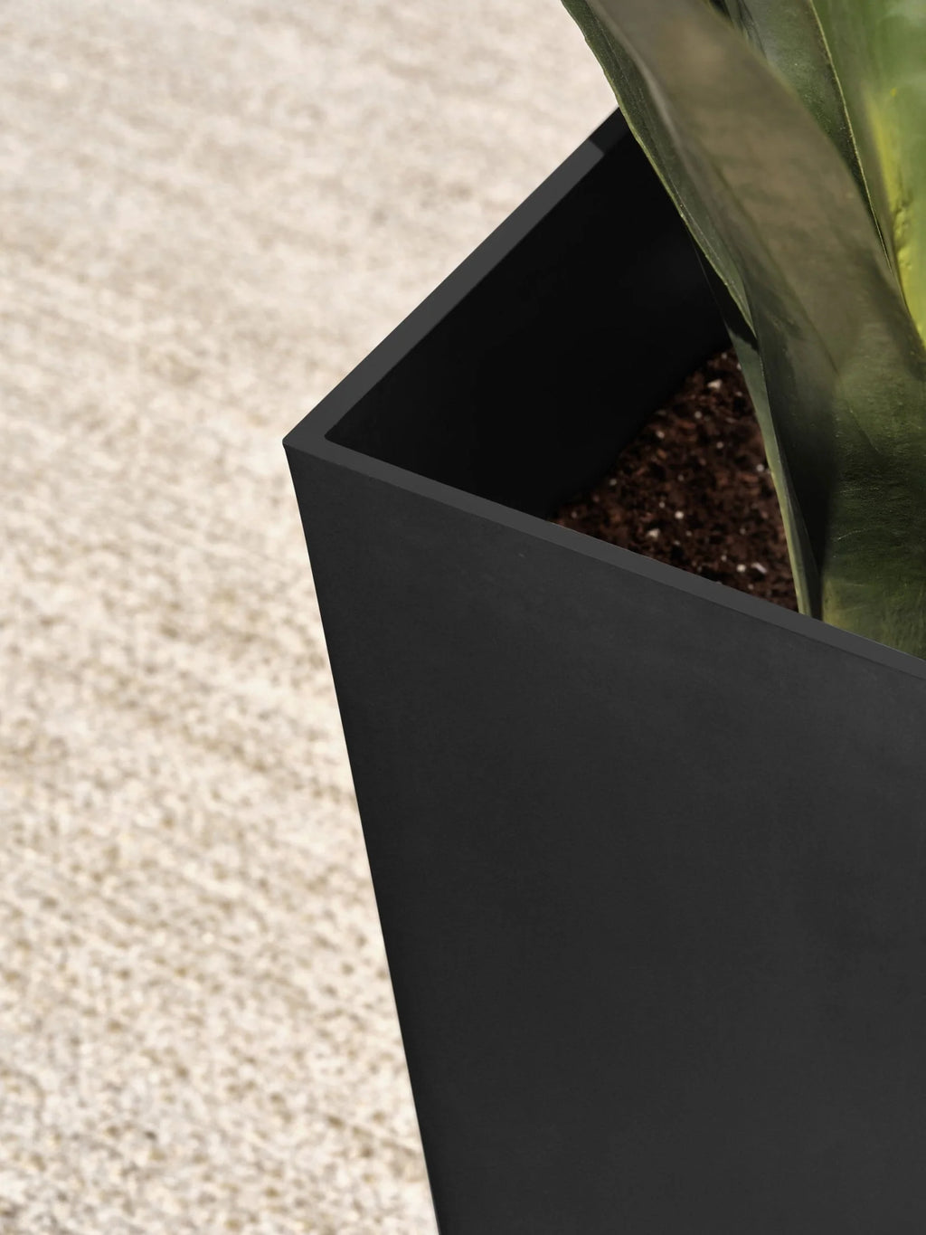 Veradek Pure Series Midland 26" Planter Black