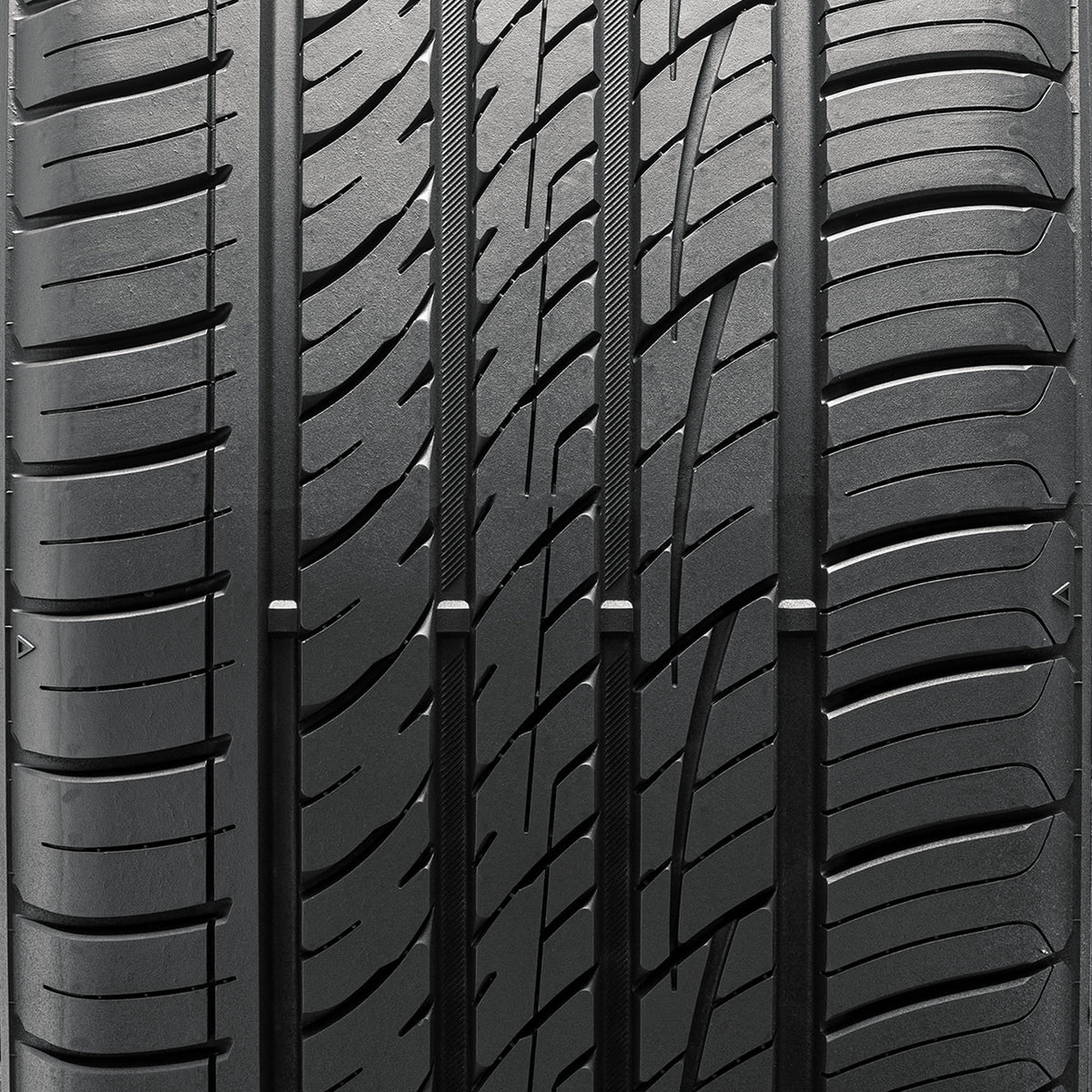 Celimo Salient CS580 All-Season 245/45R19 102Y XL SUV/Crossover Tire