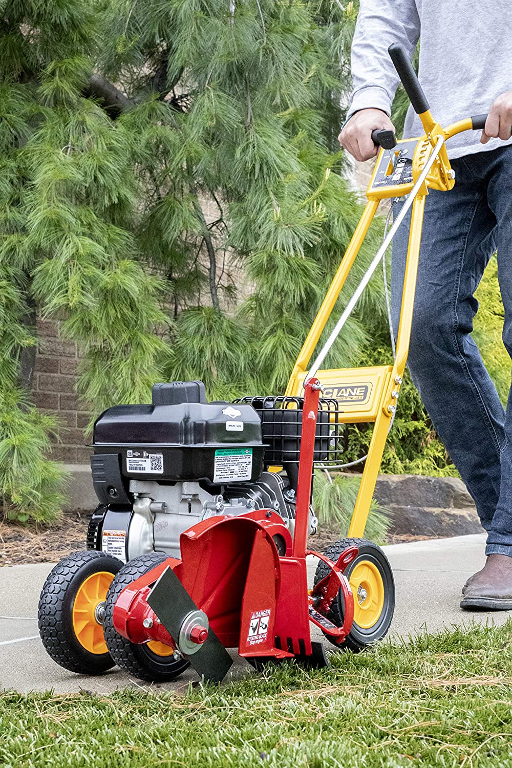 101-5.5GT-7Gas Powered Lawn Edger. 5.50 Gross Torque/3.5 HP B&S Engine 7 Wheels