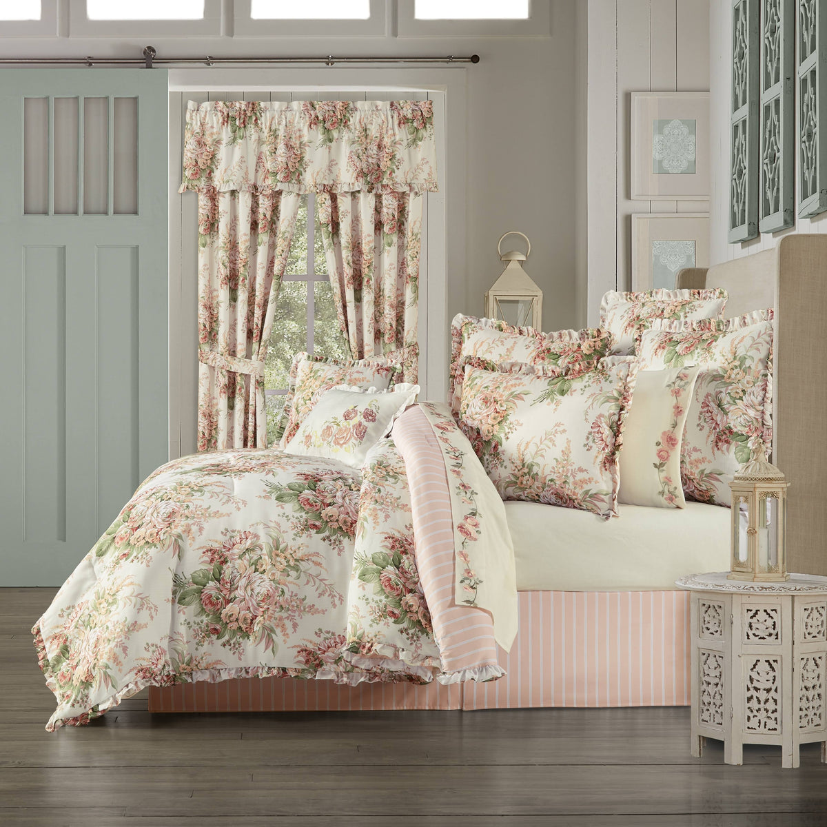 Royal Court Estelle Coral Comforter Set - Queen